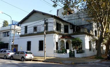 Residencia de estilo a 2 cuadras de Libertador, excelente ubicacion