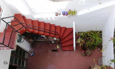 Residencia de estilo a 2 cuadras de Libertador, excelente ubicacion