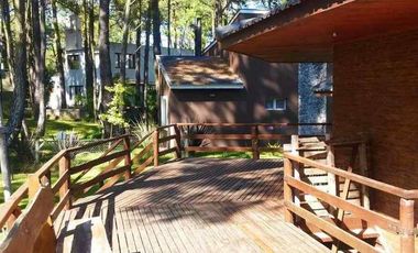 Chalet en alquiler en Carilo