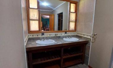 Chalet en alquiler en Carilo