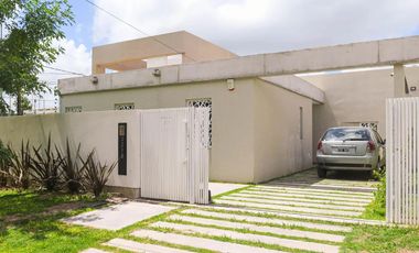 Casa en venta - 2 Dormitorios 2 Baños - 92Mts2 - City Bell