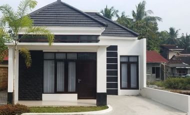 Rumah Modern dalam Perumahan di Palihan