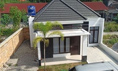 Rumah Modern dalam Perumahan di Palihan