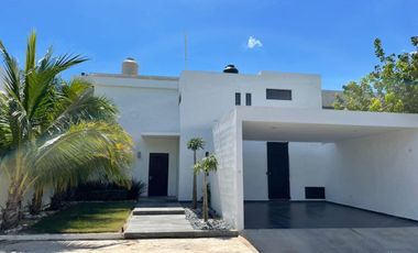 Casa equipada y con paneles solares, en venta en Residencial Guayacán