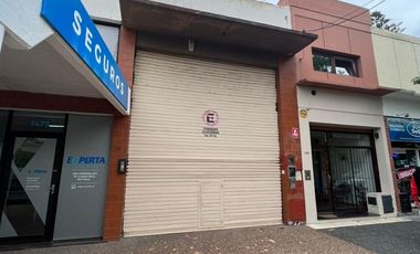 Amplio Galpón en Avenida Principal