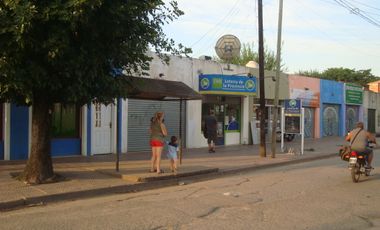 LONGCHAMPS: 5 LOCALES EN VENTA. OPORTUNIDAD DE INVERSION. ESQUINA CCIAL.PARADA COLECTIVO EN LA PUERTA.