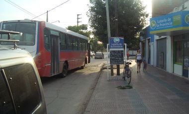 LONGCHAMPS: 5 LOCALES EN VENTA. OPORTUNIDAD DE INVERSION. ESQUINA CCIAL.PARADA COLECTIVO EN LA PUERTA.