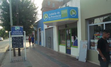 LONGCHAMPS: 5 LOCALES EN VENTA. OPORTUNIDAD DE INVERSION. ESQUINA CCIAL.PARADA COLECTIVO EN LA PUERTA.