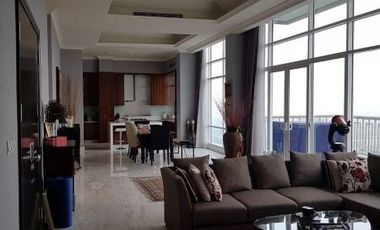 Dijual Apartemen Botanica luas 376m2 lantai tinggi 4BR furnish 19,5M