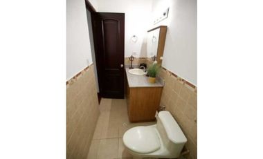 SE ALQUILA APARTAMENTO AMOBLADO EN CASCO VIEJO