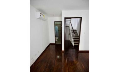 SE ALQUILA APARTAMENTO AMOBLADO EN CASCO VIEJO