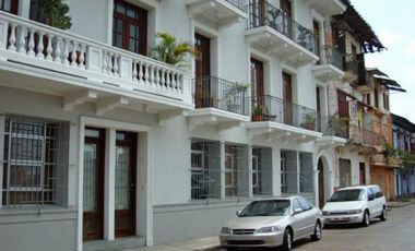 SE ALQUILA APARTAMENTO AMOBLADO EN CASCO VIEJO