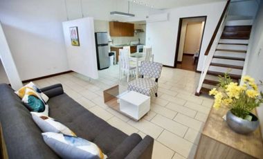 SE ALQUILA APARTAMENTO AMOBLADO EN CASCO VIEJO