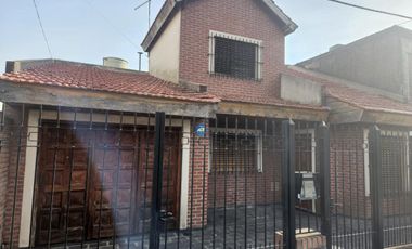 Venta Casa  3 dorm c/ pileta parrilla -Calle 523 y 119- Tolosa La Plata
