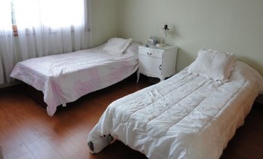 Chalet 2 plantas Los troncos / Guemes