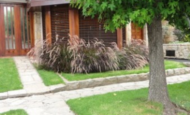 Chalet 2 plantas Los troncos / Guemes