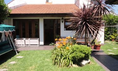 Chalet 2 plantas Los troncos / Guemes