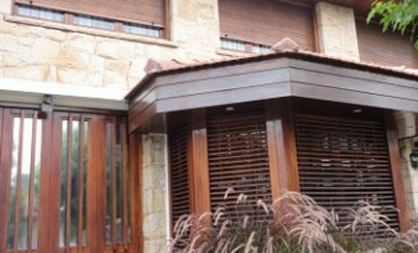 Chalet 2 plantas Los troncos / Guemes