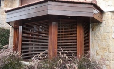 Chalet 2 plantas Los troncos / Guemes