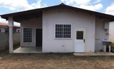 ALQUILO CASA EN ARRAIJAN BRISAS DEL GOLF 3R