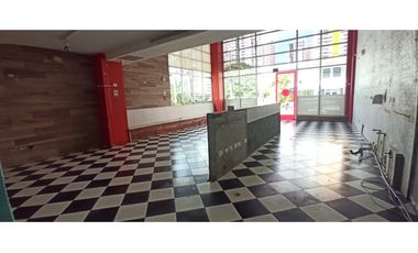 Se Alquila Local en la mejor zona de San Francisco >>130mt2<<