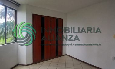 apartamento en arriendo en la floresta. Cod A9600
