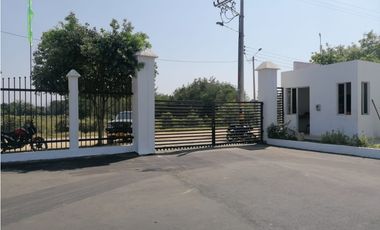 ARRIENDO CASA  AMUEBLADA CONDOMIO EL CASTILLO VIA AL ESPINAL