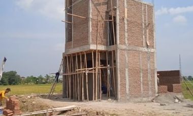 RUMAH SOLO BARAT DEKAT HOTEL ALANA