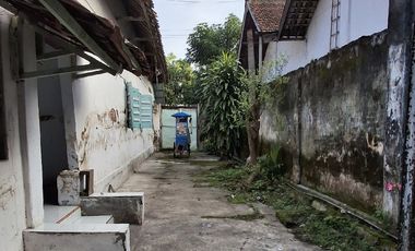 Rumah Halaman Luas  Tembelang Jombang Pinggir Jalan Ramai Jualan