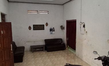 Rumah Halaman Luas  Tembelang Jombang Pinggir Jalan Ramai Jualan