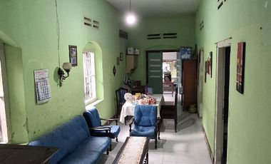 Rumah Halaman Luas  Tembelang Jombang Pinggir Jalan Ramai Jualan