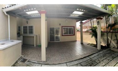 SE VENDE CASA VACA 3 REC EN BRISAS DEL GOLF