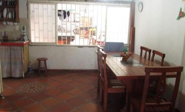 casa en venta en la alejandra. Cod V16997