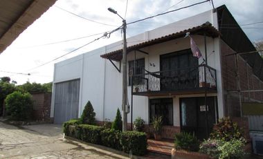 casa en venta en la alejandra. Cod V16997