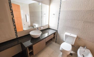 VENTA DEPARTAMENTO Semipiso 2 dormitorios con cochera. Balcon y patio. Amenities - Jujuy 1600