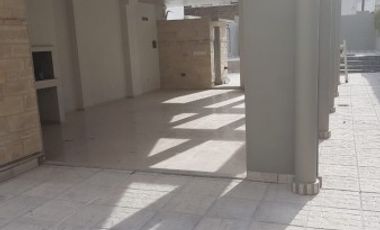 VENTA DEPARTAMENTO Semipiso 2 dormitorios con cochera. Balcon y patio. Amenities - Jujuy 1600