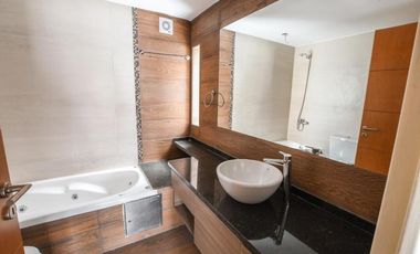 VENTA DEPARTAMENTO Semipiso 2 dormitorios con cochera. Balcon y patio. Amenities - Jujuy 1600