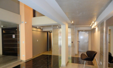 VENTA DEPARTAMENTO Semipiso 2 dormitorios con cochera. Balcon y patio. Amenities - Jujuy 1600