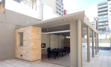 VENTA DEPARTAMENTO Semipiso 2 dormitorios con cochera. Balcon y patio. Amenities - Jujuy 1600