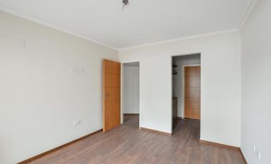 VENTA DEPARTAMENTO Semipiso 2 dormitorios con cochera. Balcon y patio. Amenities - Jujuy 1600