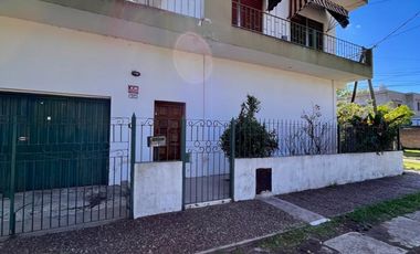 BLOCK : Departamento 3 AMBIENTES y local ubicados a 900 metros de la Avenida Tomás Espora .