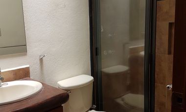 RESIDENCIA EN FRACCIONAMIENTO FUNDADORES DE ZAVALETA RENTA $24,950.00con mant incluido