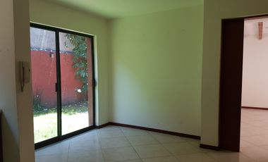 RESIDENCIA EN FRACCIONAMIENTO FUNDADORES DE ZAVALETA RENTA $24,950.00con mant incluido