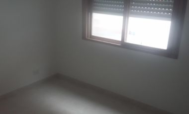 EXCELENTE P-H MEDIO DE TRES AMBIENTES REFACCIONADO A NUEVO