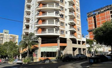 Departamento de categoria vista al rio