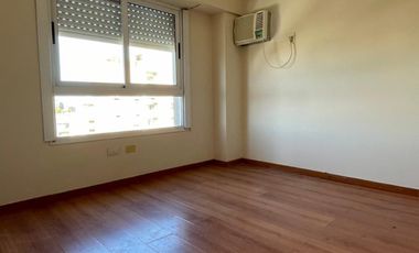 Departamento de categoria vista al rio