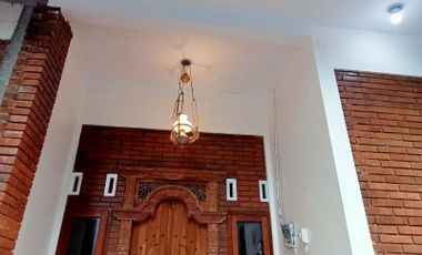 Rumah Etnik Jawa Murah Khas Pintu Gebyok & Lampu Gantung di Prambanan