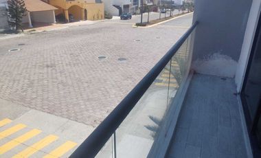 VENTA DE CASA EN ESQUINA CON ALBERCA FRACC. LOMAS RESIDENCIAL ALVARADO VERACRUZ