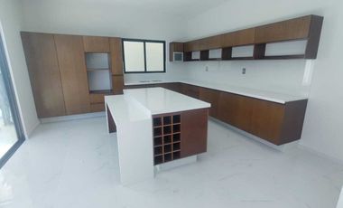 VENTA DE CASA EN ESQUINA CON ALBERCA FRACC. LOMAS RESIDENCIAL ALVARADO VERACRUZ