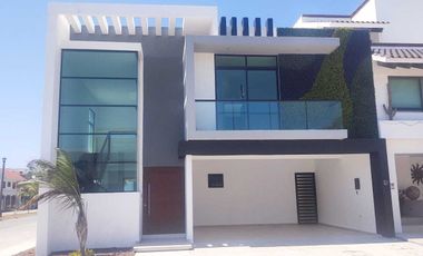 VENTA DE CASA EN ESQUINA CON ALBERCA FRACC. LOMAS RESIDENCIAL ALVARADO VERACRUZ
